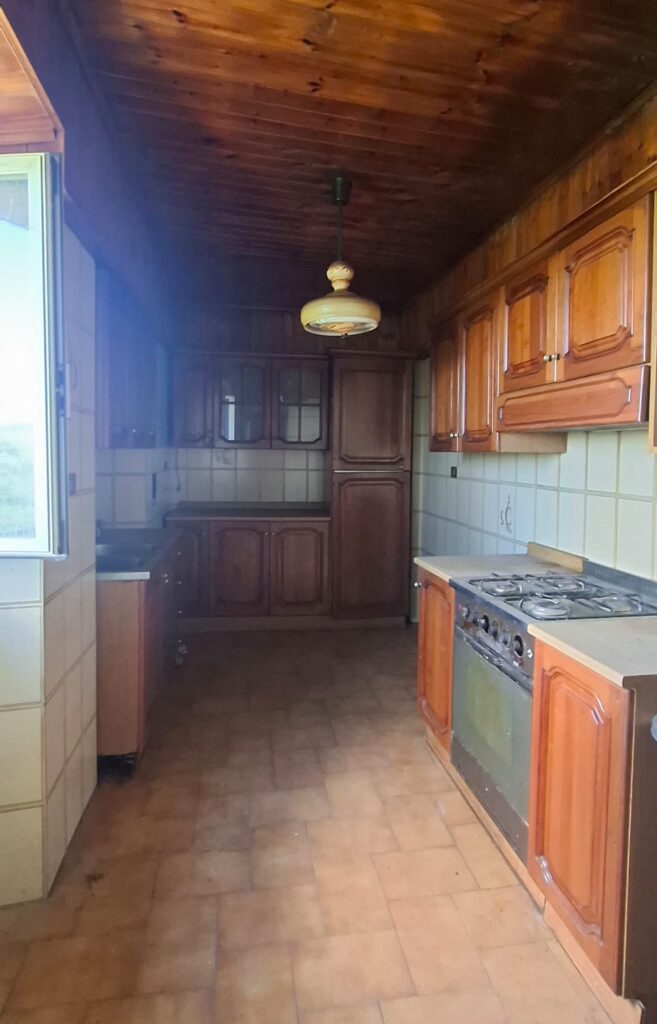 nel cuore del centro storico a due passi dal castello Ruspoli e tutti i servizi, si vende appartamento di circa 40mq ingresso su soggiorno, cucina, bagno, camera, soffitta