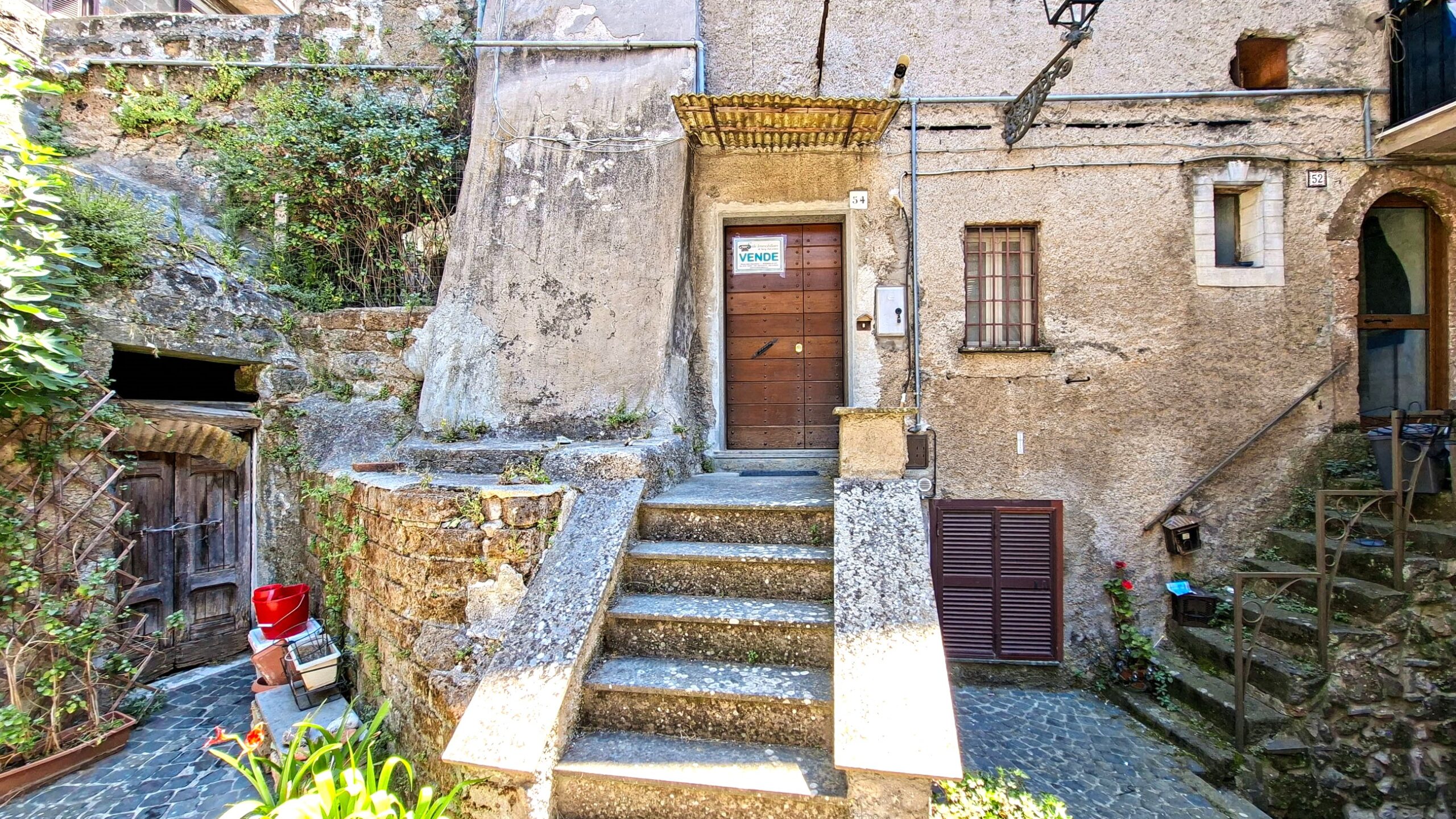 CASA CON ENTRATA INDIPENDENTE
